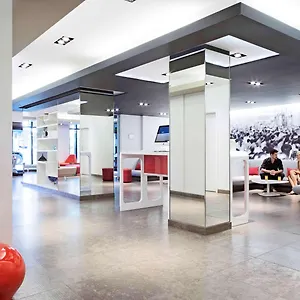 **** Отель Novotel Center Канада