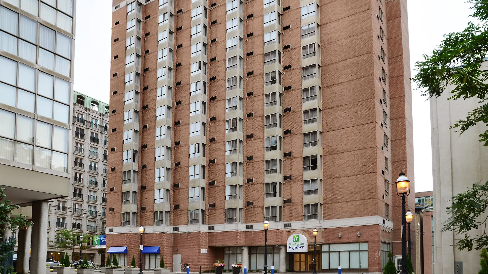 Отель Holiday Inn Express Toronto Downtown By Ihg
