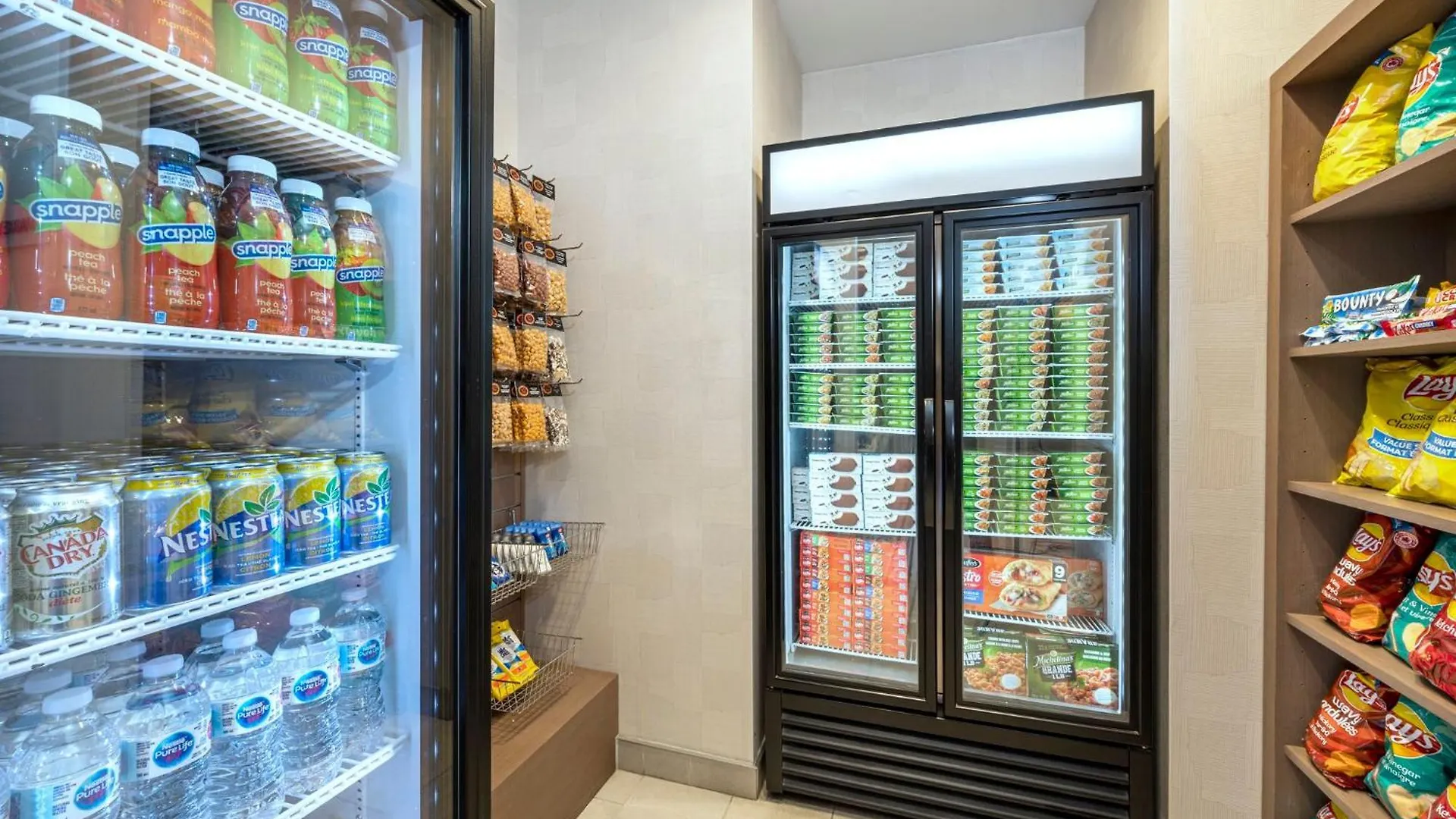 Отель Holiday Inn Express Toronto Downtown By Ihg