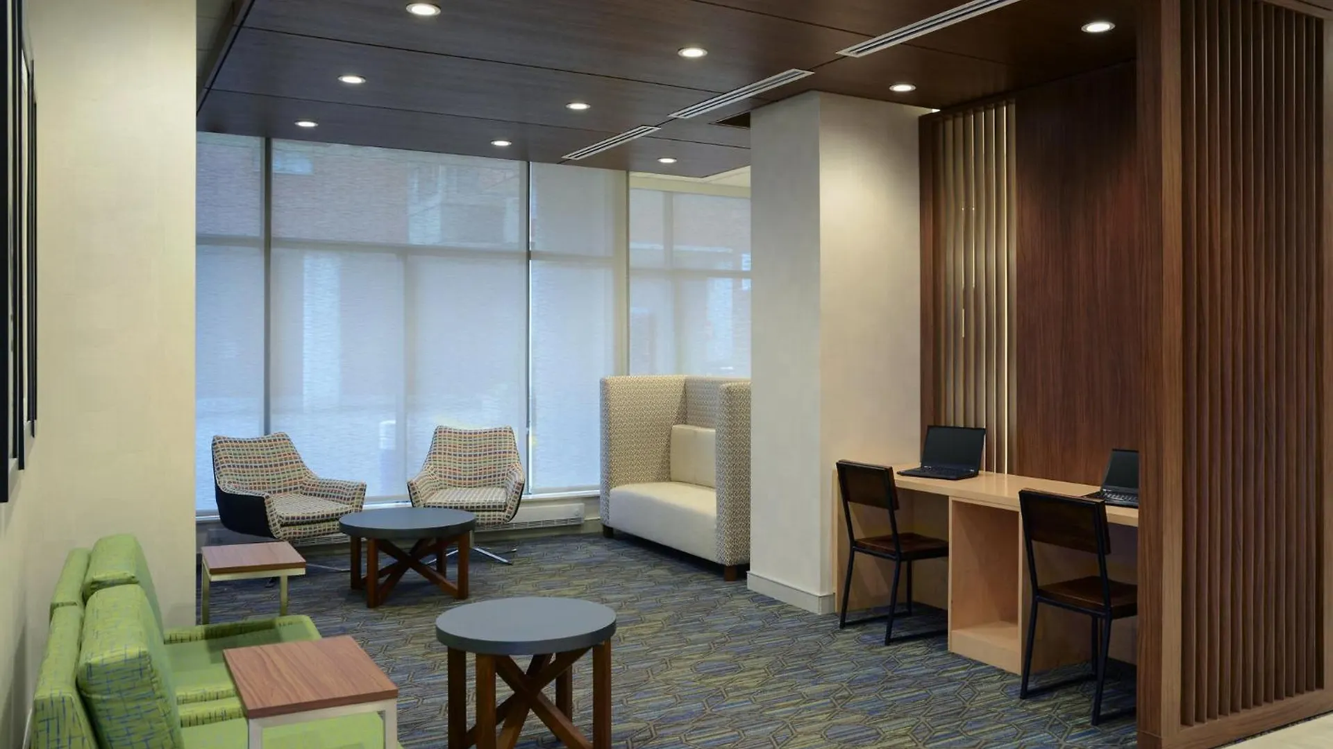 Holiday Inn Express Toronto Downtown By Ihg Отель