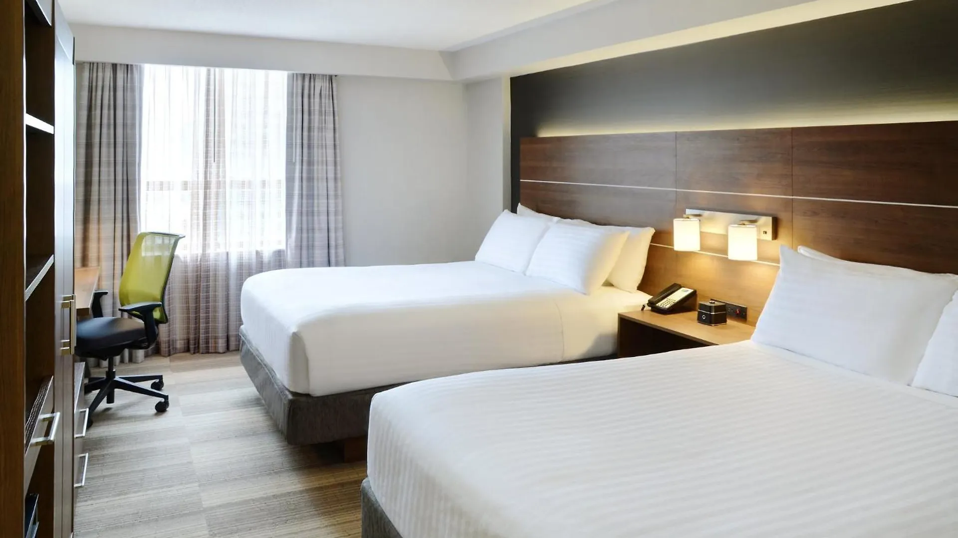 Holiday Inn Express Toronto Downtown By Ihg